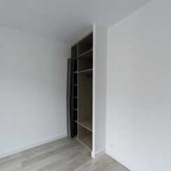 1 chambre avec dressing